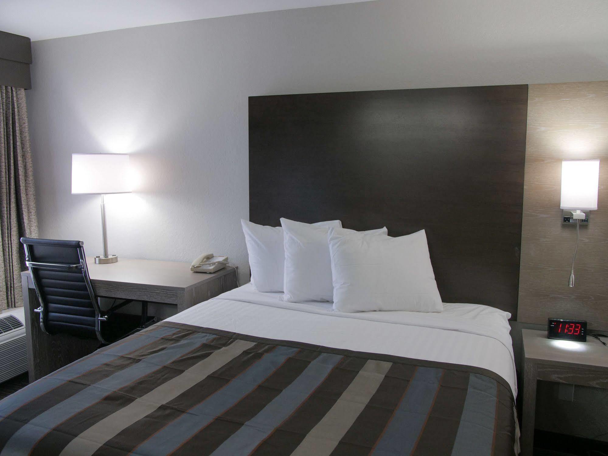 Wingate By Wyndham Louisville Airport Expo Center Buitenkant foto